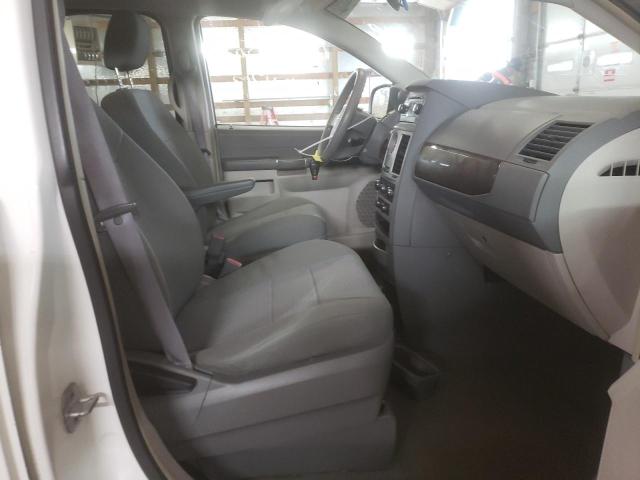 Photo 5 from auction – 2010 CHRYSLER TOWN & COU with VIN 2A4RR4DE0AR151772