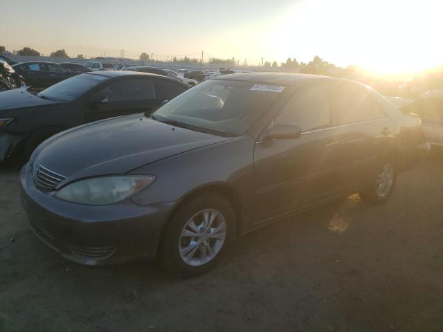 TOYOTA CAMRY LE 2005 with VIN 4T1BF30K25U595522 - Photo from auction