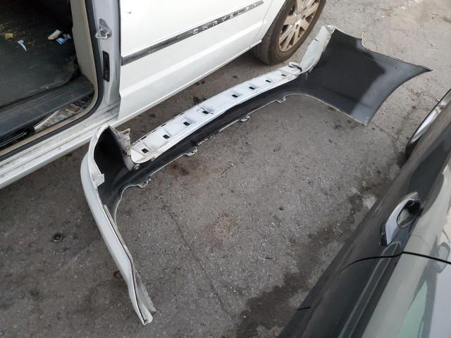 Photo 13 from auction – 2015 CHRYSLER TOWN & COU with VIN 2C4RC1BG2FR577089
