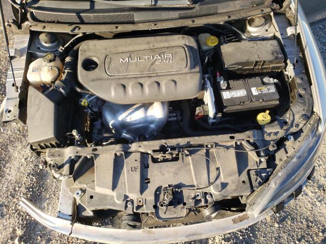 Photo 11 from auction – 2016 CHRYSLER 200 LIMITE with VIN 1C3CCCAB1GN110921