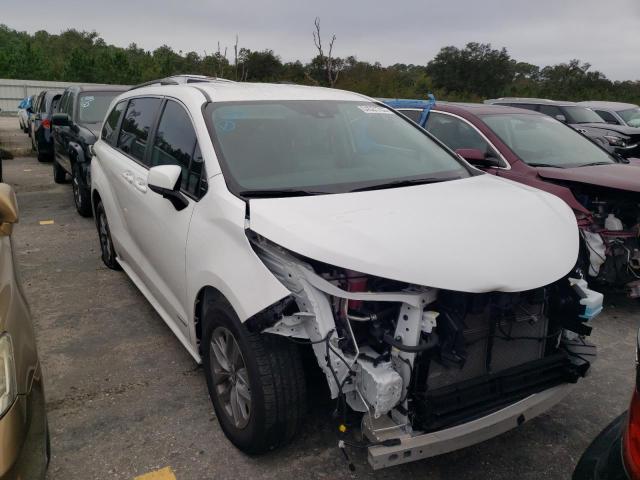 TOYOTA SIENNA LE 2021 with VIN 5TDKRKEC0MS007286 - Photo from auction