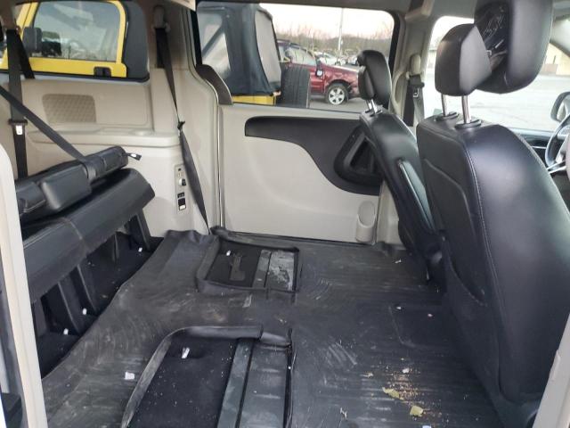 Photo 11 from auction – 2015 CHRYSLER TOWN & COU with VIN 2C4RC1BG2FR577089