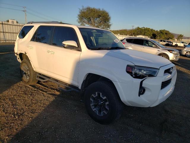 Photo 4 from auction – 2015 TOYOTA 4RUNNER SR with VIN JTEZU5JR2F5096243