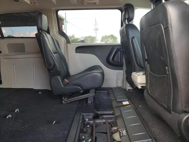 Photo 11 from auction – 2014 CHRYSLER TOWN & COU with VIN 2C4RC1BG9ER397137