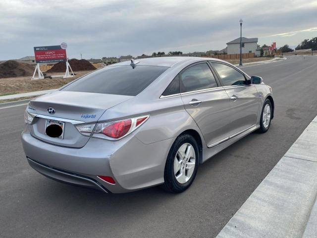 Photo 4 from auction – 2011 HYUNDAI SONATA HYB with VIN KMHEC4A44BA004101