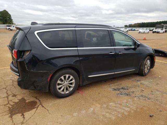 Photo 3 from auction – 2017 CHRYSLER PACIFICA T with VIN 2C4RC1BGXHR832834