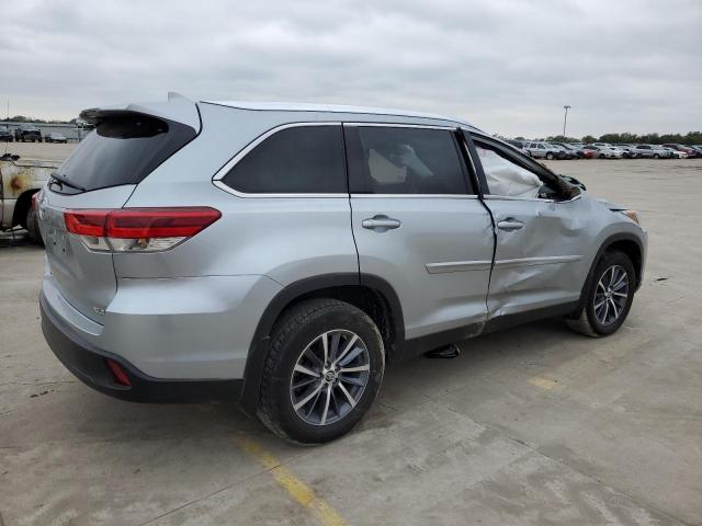 Photo 3 from auction – 2019 TOYOTA HIGHLANDER with VIN 5TDKZRFH6KS570102