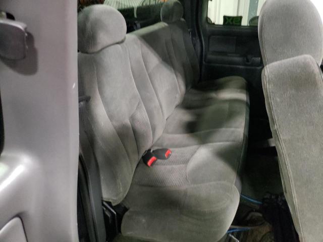 Photo 11 from auction – 2004 CHEVROLET SILVERADO with VIN 2GCEK19V341125928