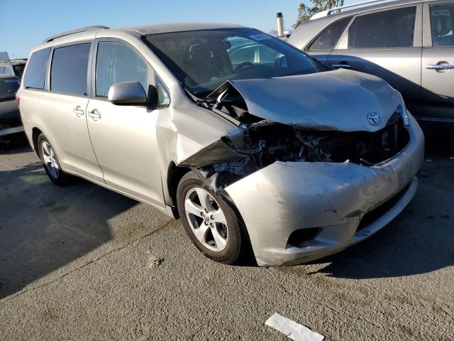 Photo 4 from auction – 2015 TOYOTA SIENNA LE with VIN 5TDKK3DC2FS535572