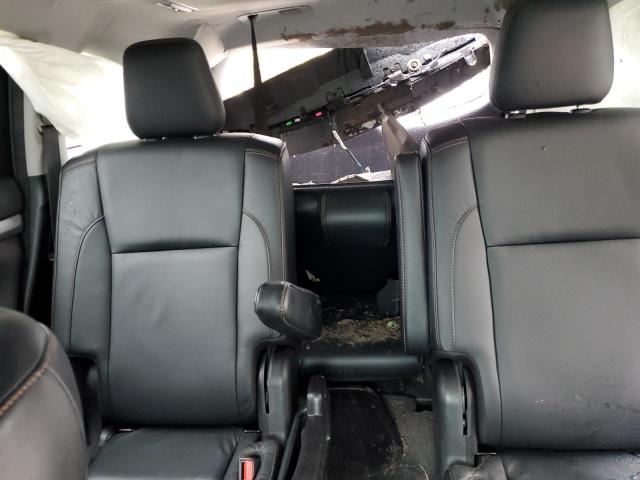 Photo 10 from auction – 2018 TOYOTA HIGHLANDER with VIN 5TDKZRFH5JS273613