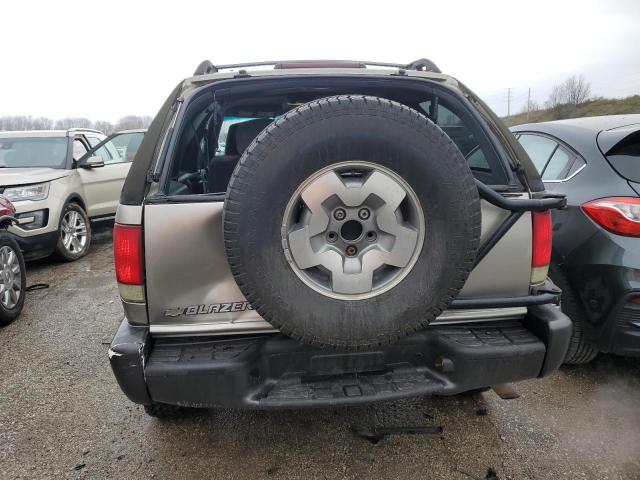 Photo 6 from auction – 2002 CHEVROLET BLAZER with VIN 1GNCT18WX2K161893
