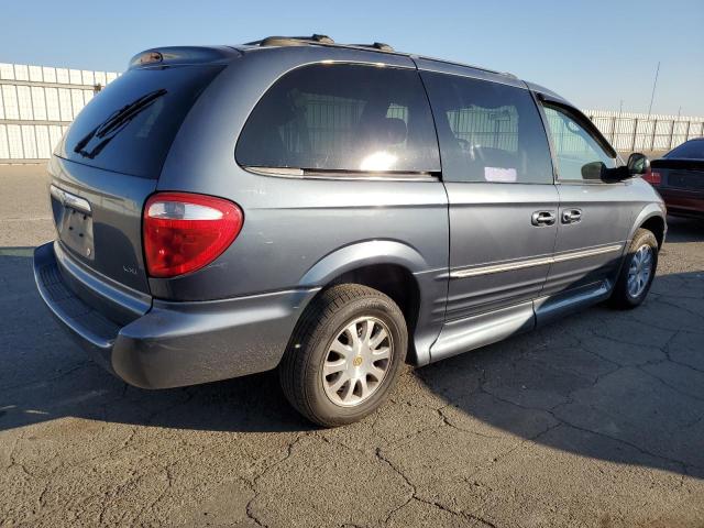 Photo 3 from auction – 2002 CHRYSLER TOWN & COU with VIN 2C8GP54L62R622752