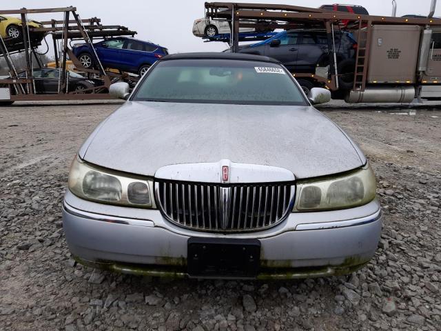 Photo 5 from auction – 2002 LINCOLN TOWN CAR S with VIN 1LNHM82W8YY891011