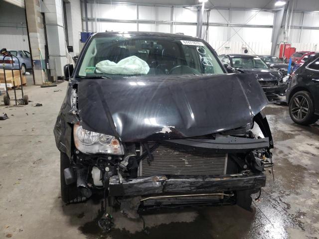 Photo 5 from auction – 2015 CHRYSLER TOWN & COU with VIN 2C4RC1BG6FR751679