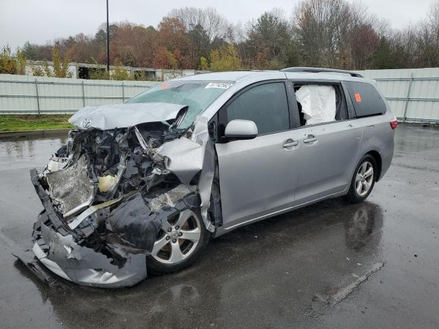 Photo 1 from auction – 2015 TOYOTA SIENNA LE with VIN 5TDKK3DC6FS567540
