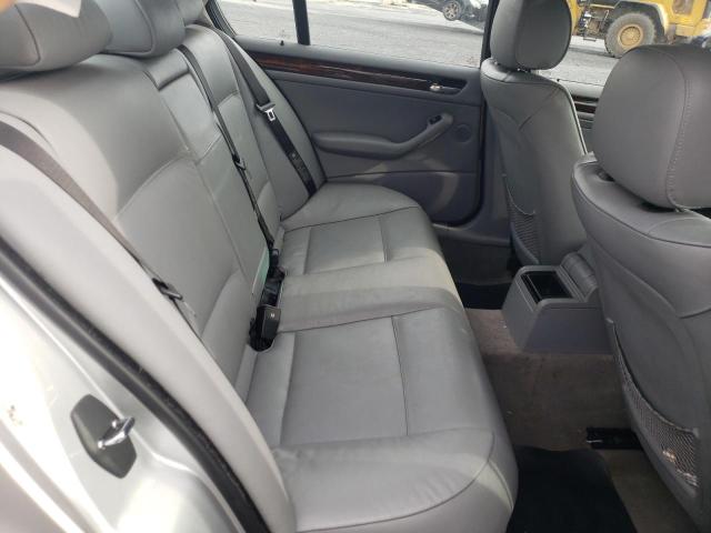 Photo 10 from auction – 2005 BMW 325 XI with VIN WBAEU33475PR14350