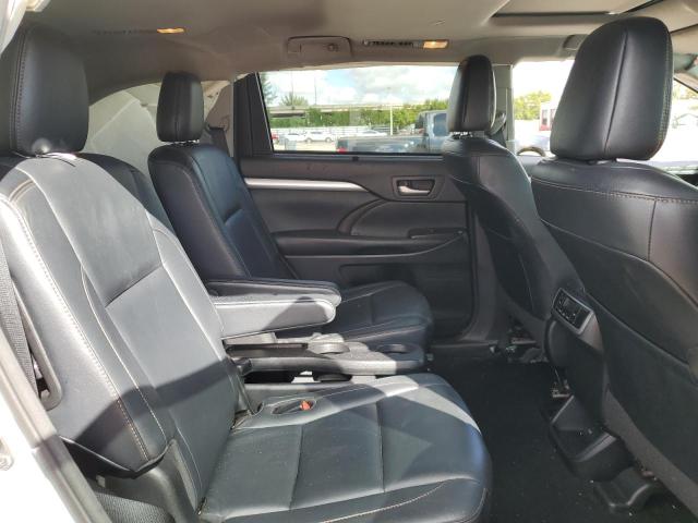 Photo 11 from auction – 2018 TOYOTA HIGHLANDER with VIN 5TDKZRFH4JS533645
