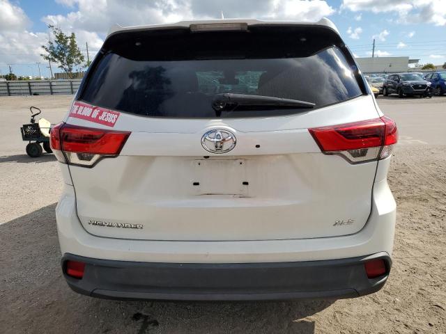 Photo 6 from auction – 2018 TOYOTA HIGHLANDER with VIN 5TDKZRFH4JS533645