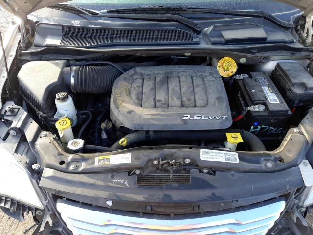 Photo 12 from auction – 2015 CHRYSLER TOWN & COU with VIN 2C4RC1GG0FR572675