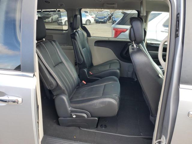 Photo 11 from auction – 2015 CHRYSLER TOWN & COU with VIN 2C4RC1BG0FR521684