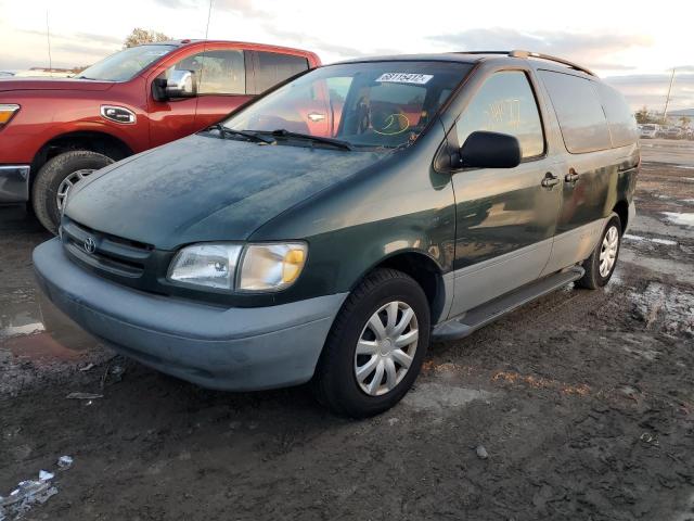 TOYOTA SIENNA LE 2000 with VIN 4T3ZF13C1YU200376 - Photo from auction