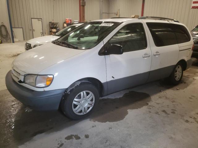 TOYOTA SIENNA LE 2000 with VIN 4T3ZF13C9YU317705 - Photo from auction