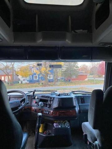 Photo 9 from auction – 2001 VOLVO VN VNL with VIN 4V4NC9JH11N253665