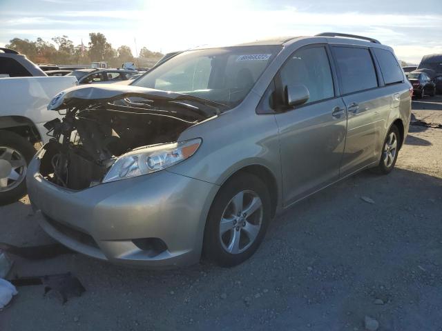 Photo 2 from auction – 2015 TOYOTA SIENNA LE with VIN 5TDKK3DC2FS535572
