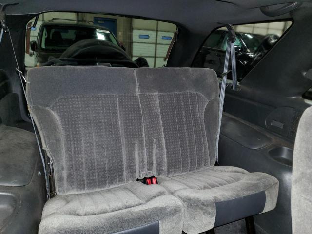 Photo 10 from auction – 2002 CHEVROLET BLAZER with VIN 1GNCT18W62K144458