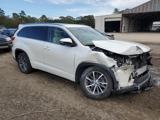 Photo 4 from auction – 2018 TOYOTA HIGHLANDER with VIN 5TDKZRFH2JS531053