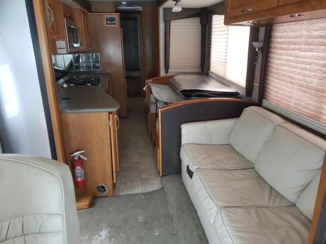 Photo 11 from auction – 2005 PARO MOTORHOME with VIN 5B4MP67G743390446