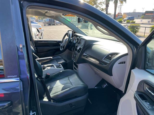 Photo 5 from auction – 2012 CHRYSLER TOWN & COU with VIN 2C4RC1CG6CR348618