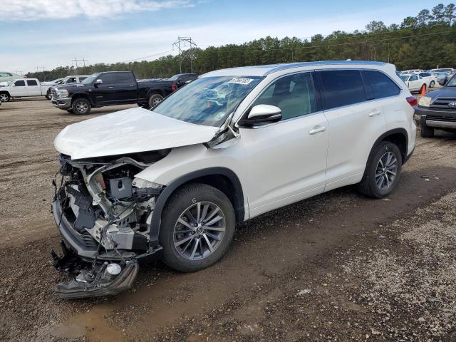 TOYOTA HIGHLANDER 2018 with VIN 5TDKZRFH2JS531053 - Photo from auction