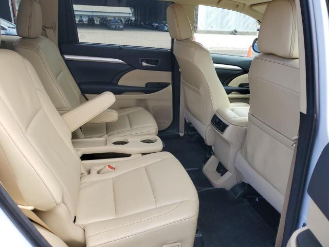 Photo 11 from auction – 2018 TOYOTA HIGHLANDER with VIN 5TDKZRFH2JS531053
