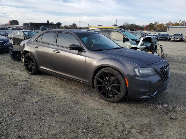 Photo 4 from auction – 2018 CHRYSLER 300 S with VIN 2C3CCABG4JH142874