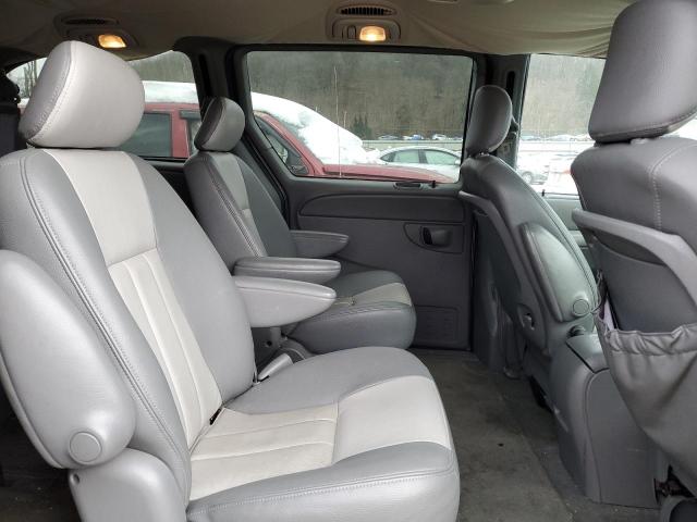 Photo 11 from auction – 2004 CHRYSLER TOWN & COU with VIN 2C4GP54L24R520630