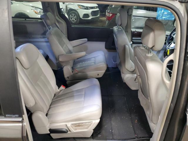 Photo 11 from auction – 2010 CHRYSLER TOWN & COU with VIN 2A4RR8D1XAR428125