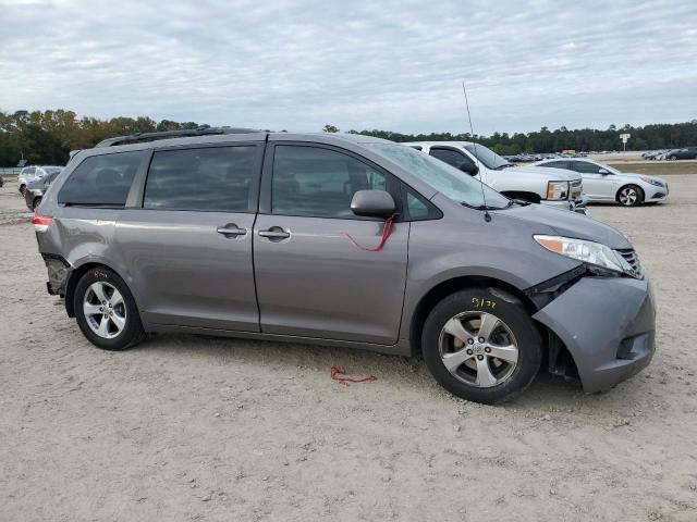 Photo 4 from auction – 2014 TOYOTA SIENNA LE with VIN 5TDKK3DC7ES508401