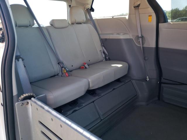 Photo 11 from auction – 2014 TOYOTA SIENNA XLE with VIN 5TDYK3DC3ES448790