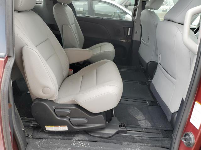 Photo 11 from auction – 2017 TOYOTA SIENNA XLE with VIN 5TDDZ3DCXHS170243