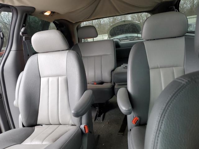 Photo 10 from auction – 2004 CHRYSLER TOWN & COU with VIN 2C4GP54L24R520630