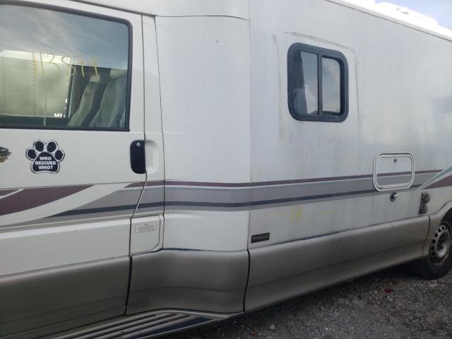 Photo 9 from auction – 2000 WINNEBAGO RIALTA with VIN WV3AH2706XH143655