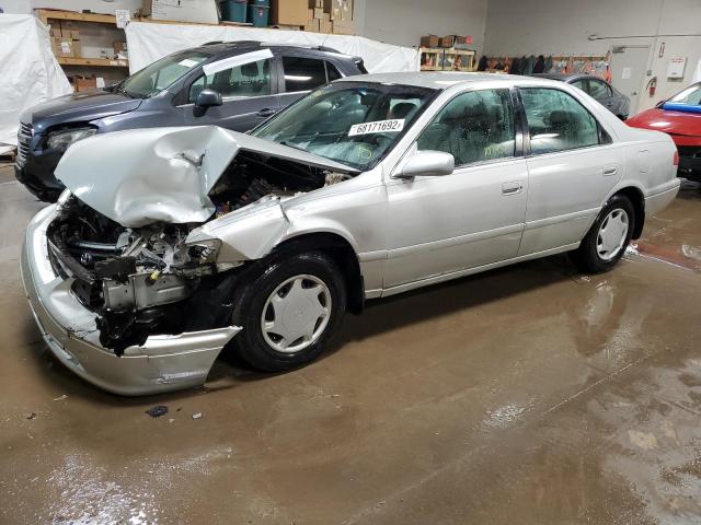 TOYOTA CAMRY CE 2000 with VIN 4T1BG22K6YU697012 - Photo from auction