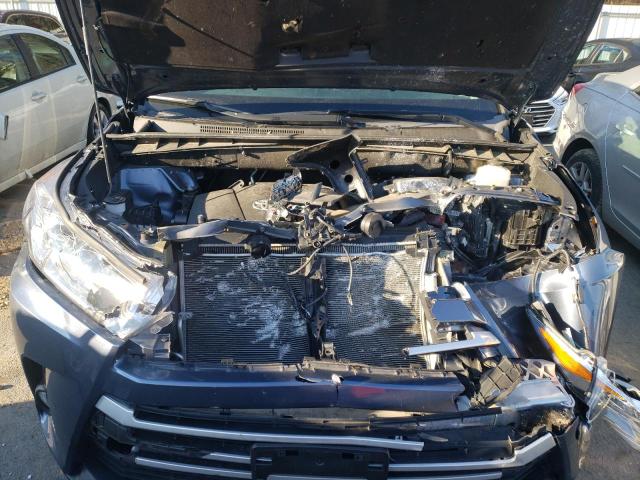 Photo 12 from auction – 2018 TOYOTA HIGHLANDER with VIN 5TDKZRFH3JS283203
