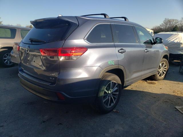 Photo 3 from auction – 2018 TOYOTA HIGHLANDER with VIN 5TDKZRFH3JS283203