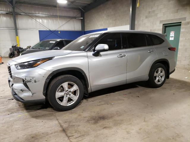 TOYOTA HIGHLANDER 2022 with VIN 5TDBZRBH8NS189183 - Photo from auction