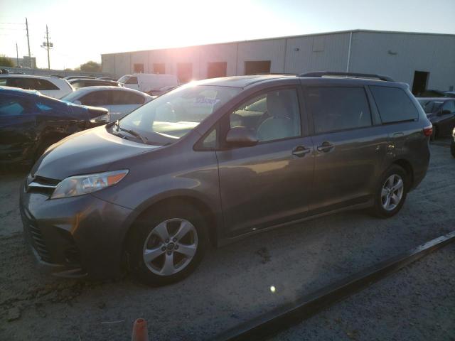 Photo 1 from auction – 2018 TOYOTA SIENNA LE with VIN 5TDKZ3DC0JS909519