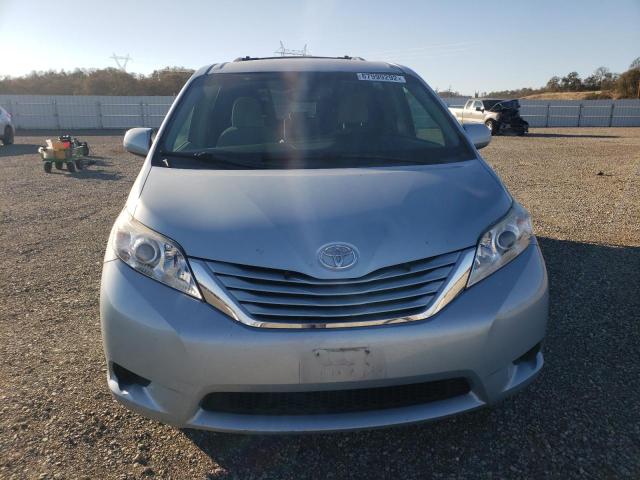 Photo 5 from auction – 2017 TOYOTA SIENNA LE with VIN 5TDKZ3DC2HS776692