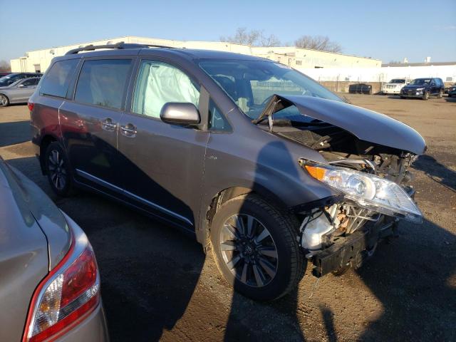 Photo 4 from auction – 2018 TOYOTA SIENNA XLE with VIN 5TDDZ3DC1JS207167