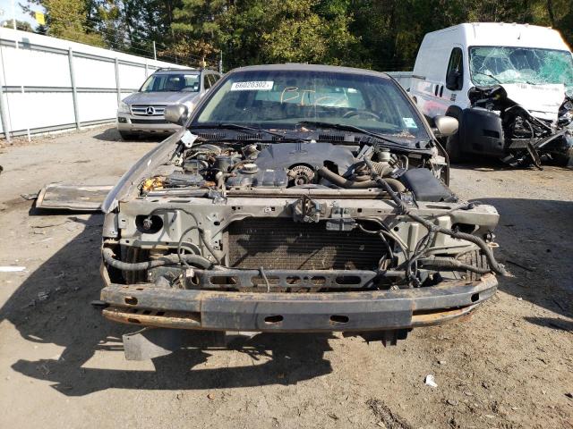 Photo 5 from auction – 2002 MERCURY GRAND MARQ with VIN 2MEFM75W62X622903